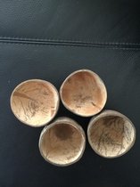 Set van 4 kleine kokosnoot kommetjes 8-9cm