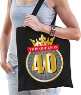 This Queen is 40 verjaardag cadeau tas zwart voor dames