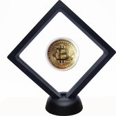 Bitcoin, Ethereum En Dogecoin Standaard - Inclusief 3 Munten - Crypto - Cryptocurrency - Cryptovaluta - Doge - Munt - Wallet - Cadeau - 11x11cm