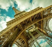 Constructie van de Eiffeltoren in Parijs in close-up - Fotobehang (in banen) - 250 x 260 cm