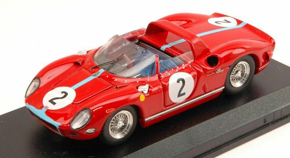 De 1:43 Diecast Modelcar van de Ferrari 330P #2 Winnaar van de 1000km Parijs in 1964. De coureurs waren Hill en Bonnier. De fabrikant van het schaalmodel is Art-Model. Dit model is alleen online verkrijgbaar