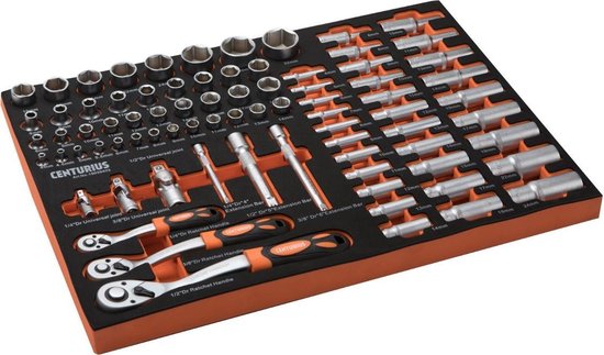 Een schuine opname van een zwarte schuimmodule, gevuld met een 90-delige Centurius doppenset, chroom-vanadium, met oranje accenten.