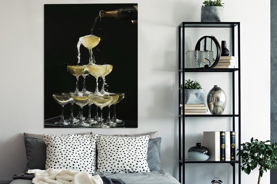 Versez des boissons chères sur des verres empilés 90x120 cm - Tirage photo sur toile (Décoration murale salon / chambre)