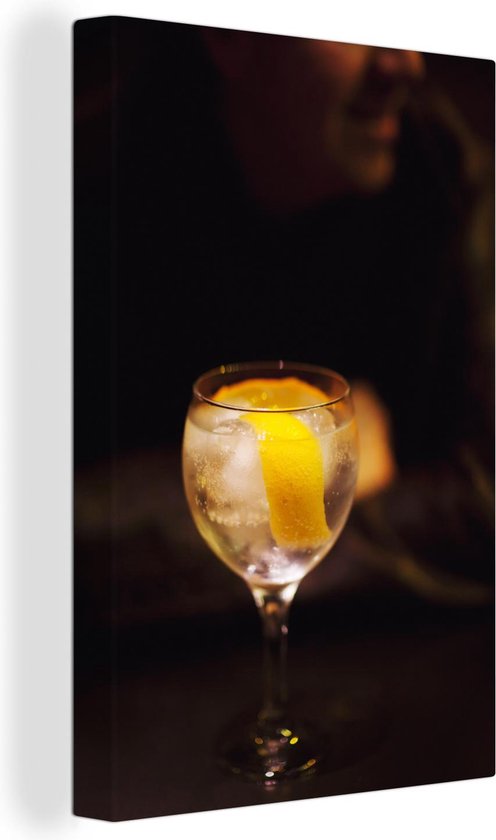 Een Gin tonic met een citroentje Canvas 40x60 cm - Foto print op Canvas schilderij (Wanddecoratie woonkamer / slaapkamer)
