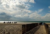 Tuinposter - Zee - Strand in wit / beige / grijs / blauw   - 160 x 240 cm.