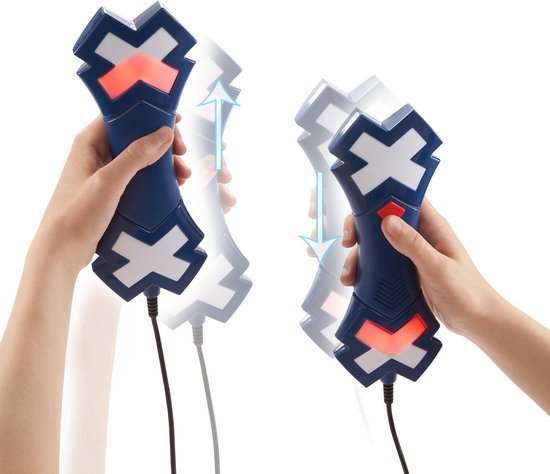 Deux mains tiennent des manettes de jeu bleues avec des indicateurs de mouvement.