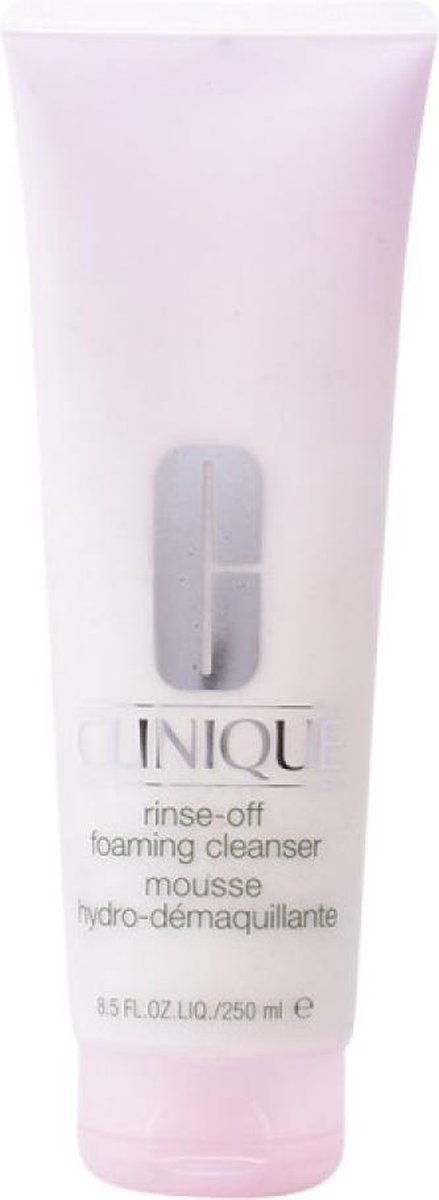Clinique - Rinse-Off Foaming Cleanser - cleansing foam on face (L)