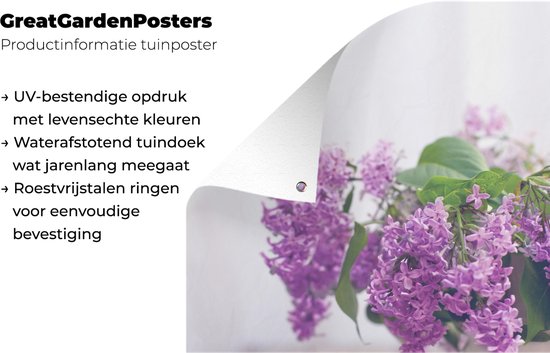 Muurdecoratie Vaas met een paarse sering op tafel - 120x180 cm - Tuinposter - Tuindoek - Buitenposter