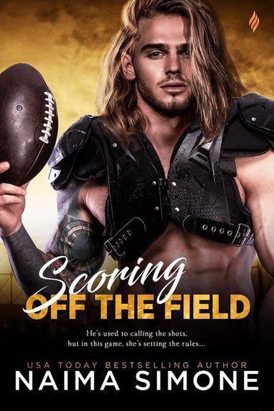 Model met lang blond haar, tatoeages, houdt American football vast in zwart sporttenue. "Scoring off the Field"