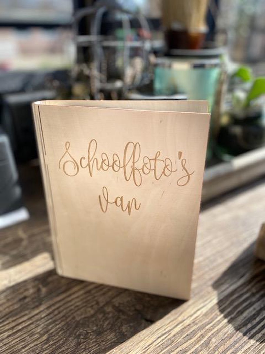 Creaties van Hier - Houten kaft/ringmap met de tekst Schoolfoto's van..... - A5 / schoolfoto's / klassenfoto's / pasfoto's / bewaarmap / fotoboek