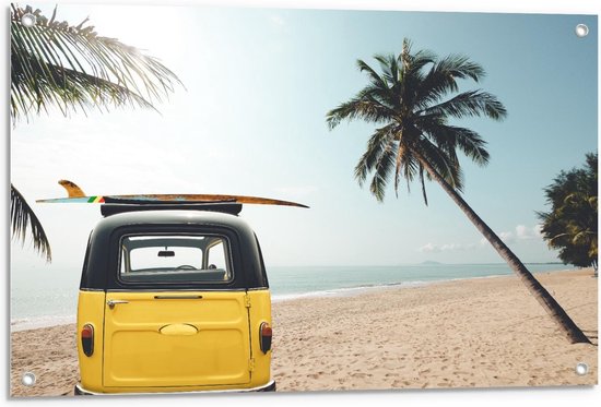 Tuinposter – Hippiebus met Surfplank op Strand - 90x60cm Foto op Tuinposter  (wanddecoratie voor buiten en binnen)