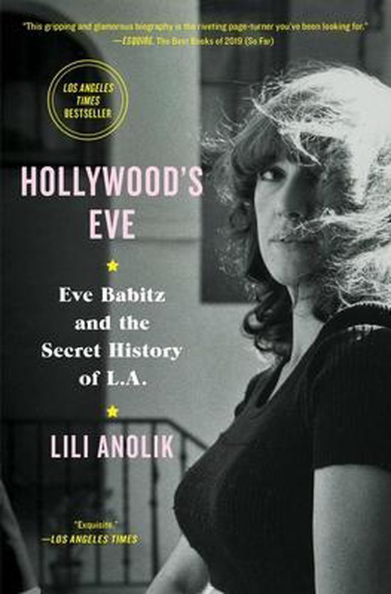 Boekhoes met 'HOLLYWOOD'S EVE' en een portret van een vrouw.