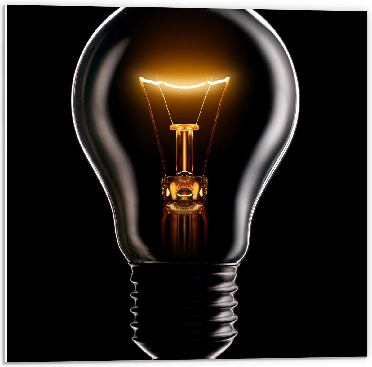 Forex - Gloeilamp op Zwarte Achtergrond - 50x50cm Foto op Forex