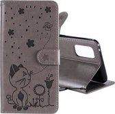 Voor OPPO Realme 7 Pro Cat Bee Embossing Pattern Shockproof Horizontale Flip Leather Case met houder & kaartsleuven & portemonnee (grijs)