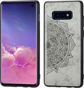 Voor Galaxy S10e Reliëf Mandala-patroon PC + TPU + stoffen telefoonhoes met draagkoord & magnetisch (grijs)