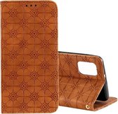 Voor Samsung Galaxy A31 geluksbloemen reliëfpatroon magnetische horizontale flip lederen tas met houder en kaartsleuven (bruin)