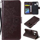 Voor Samsung Galaxy A20e Totem Bloem Reliëf Horizontale Flip TPU + PU Leren Case met Houder & Kaartsleuven & Portemonnee (Bruin)