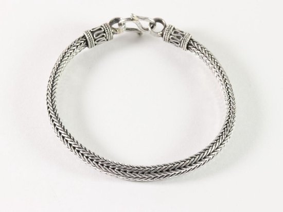 Zware zilveren snake armband met bewerkte sluiting - 17 cm.
