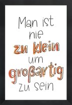 JUNIQE - Poster met houten lijst Nie zu Klein -13x18 /Oranje & Wit