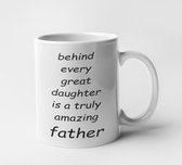 mok BEHIND EVERY GREAT DAUGHTER IS A TRULY AMAZING FATHER-cadeau voor papa-vaderdag-verjaardag-dochter