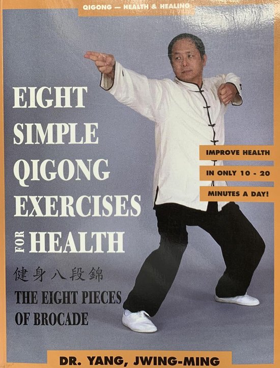 Boek 'Eight Simple Qigong Exercises for Health' met Dr. Yang, Jwing-Ming in een Qigong-houding. Tekst 'Improve Health in Only 10-20 Minutes a Day!'.