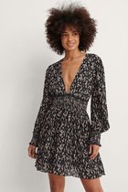 NA-KD Wrapped Flounce Mini Vrouwen Jurk - Black Pink - Maat EU 36