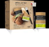 Geschenkdoos GRACJA BIO,1 zuiverend masker met geactiveerde houtskool, 1 Maskerborstel en 1 voedende crème met haverextract. Gift Box GRACJA BIO,1 purifying mask with activated charcoal, 1 Ma