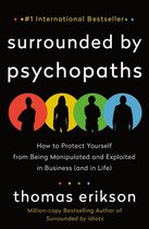 Boekomslag van 'Surrounded by Psychopaths' met vier silhouetten in rode, gele, groene en blauwe cirkels. Tekst: #1 International Bestseller.