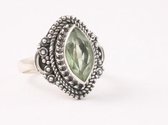 Bewerkte zilveren ring met groene amethist - maat 20