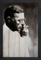 JUNIQE - Poster met houten lijst Jeanpaul Sartre -13x18 /Bruin & Grijs