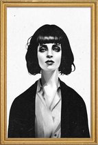JUNIQE - Poster met houten lijst Mrs Mia Wallace -20x30 /Wit & Zwart