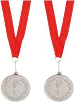 8x stuks sportprijzen - Zilveren medaille tweede prijs aan rood lint