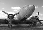 Dibond - Airplane - Vliegtuig in wit / grijs / zwart  - 80 x 120 cm.