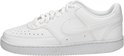 Witte Nike Court Vision Low dames sneaker, zijaanzicht met veters en Swoosh logo.
