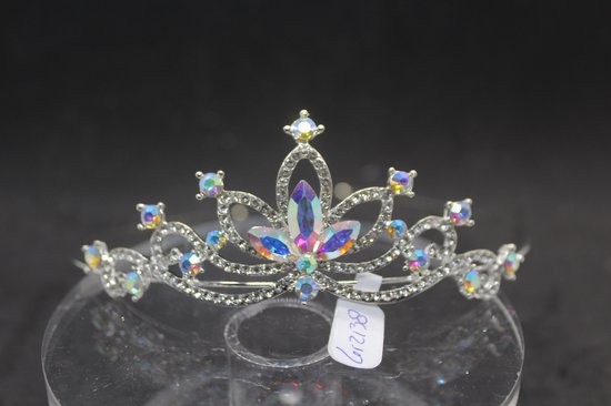 Koningin kroon met gekleurde diamanten