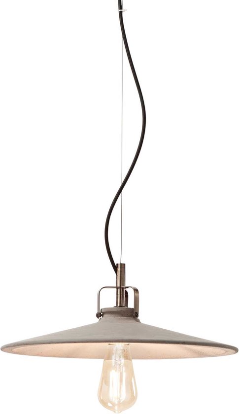De hanglamp Camau 5 in antiek messing veroverde in 2025 heel wat interieurs en dat is geen toeval. Met haar stijlvolle uitstraling is ze een echte blikvanger in elk modern interieur. Soms