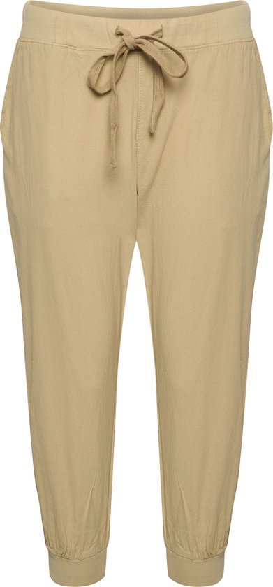 Een beige capri broek met trekkoord en elastische tailleband, op een witte achtergrond.