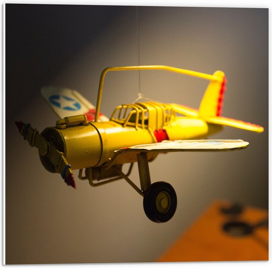 WallClassics - PVC Schuimplaat- Geel Kinderspeelgoed Vliegtuigje Zwevend in Kinderkamer - 50x50 cm Foto op PVC Schuimplaat