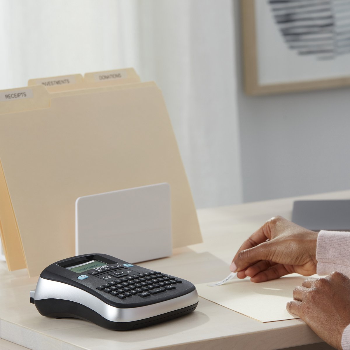 DYMO LabelManager 210D-labelprinterkit | Draagbare labelmaker met QWERTY-toetsenbord | met zwart-witte D1-labels van 12 mm en een draagkoffer thumbnail 4