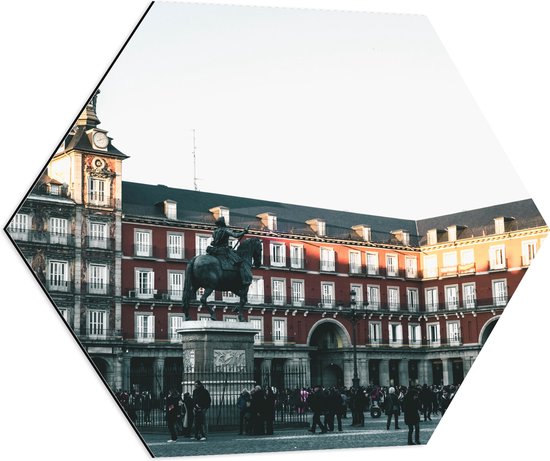 WallClassics - Dibond Hexagon - Plein in Madrid - Plaza Mayor - 80x69.6 cm Foto op Hexagon (Met Ophangsysteem)