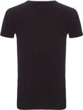 Zwart t-shirt, van achteren gezien, op witte achtergrond.