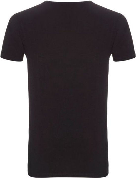 Zwart t-shirt, van achteren gezien, op witte achtergrond.