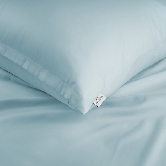 Nordic Paradise - Housse de couette en satin de Katoen de Luxe 200x220 cm + 2 taies d'oreiller 60x70 cm avec fermeture éclair fine - Bleu clair