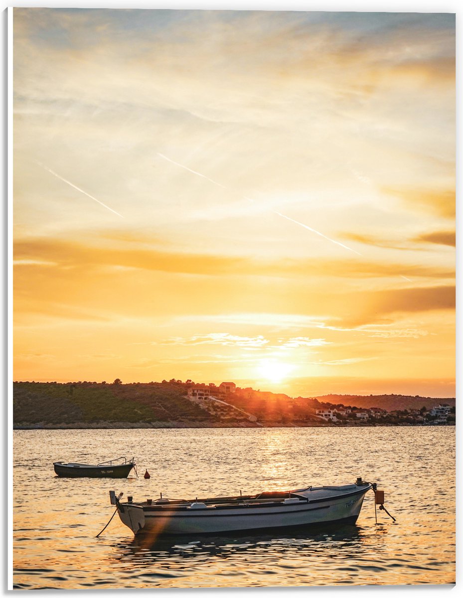 pvc-schuimplaat-bootje-op-zee-met-ondergaande-zon-30x40-cm-foto-op