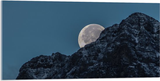 WallClassics - Acrylglas - Heldere Maan achter Rots - 100x50 cm Foto op Acrylglas (Met Ophangsysteem)