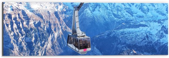 WallClassics - Dibond - Grote Lift door Zwitserse Alpen - 60x20 cm Foto op Aluminium (Met Ophangsysteem)