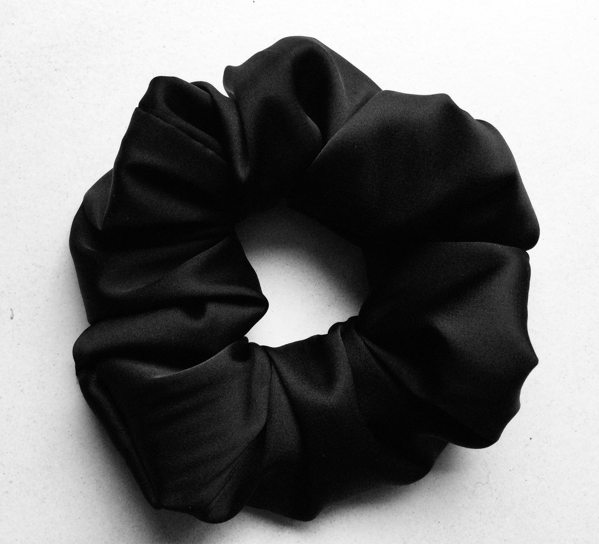Scrunchie XL - satijn - zwart - haarwokkel - black - XL - handgemaakt - handmade