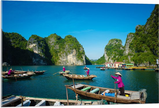 Acrylglas - Bootjes in de Baai - Vietnam - 105x70 cm Foto op Acrylglas (Wanddecoratie op Acrylaat)