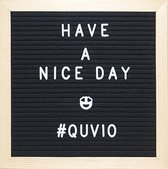 QUVIO Letterboard 25,5 x 25,5 - Comprend 460 lettres, chiffres, signes et symboles - Cadre en bois - Noir - Feutre noir - Set cadeau