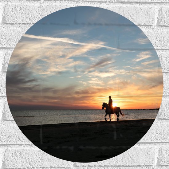 Muursticker Cirkel - Paardrijden op het Strand met Zonsondergang - 50x50 cm Foto op Muursticker